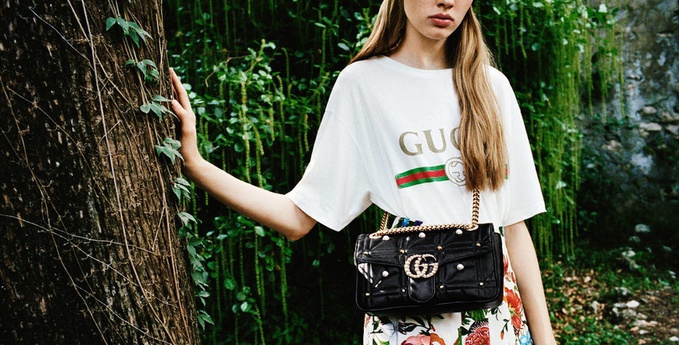 Что подарить на Новый год: рождественские сумки с пчелами от Gucci