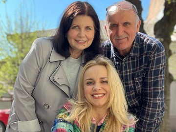 43 роки разом: Лілія Ребрик публічно привітала батьків із річницею весілля