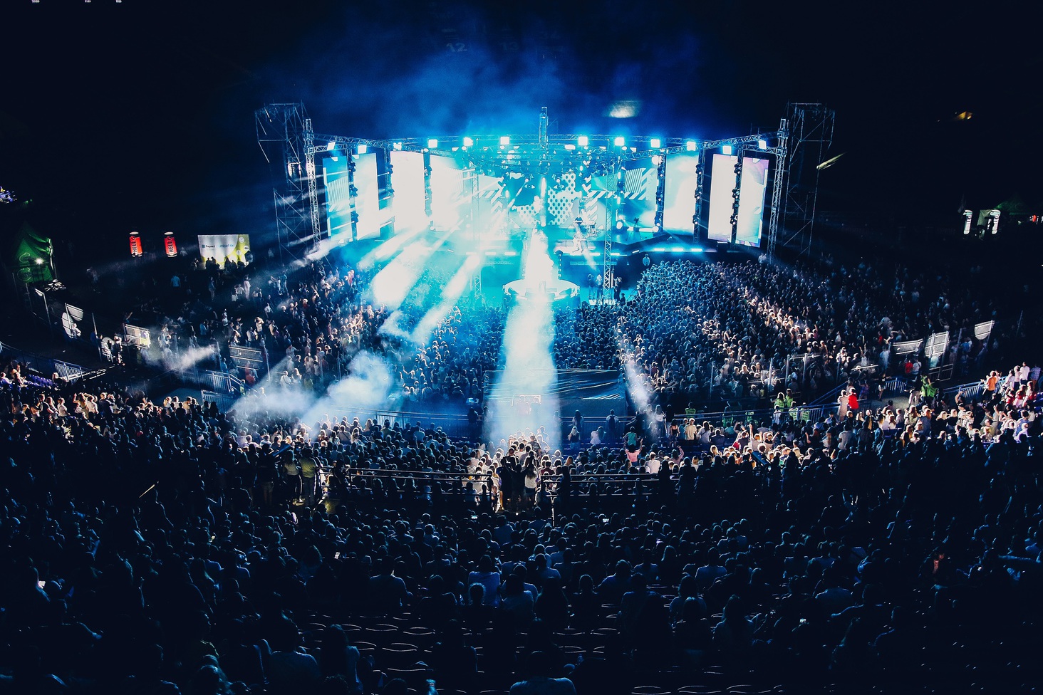 Антитіла в стадионном туре Hello