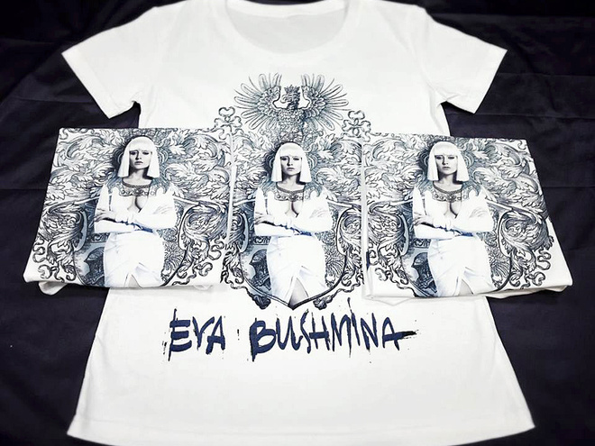 Ева Бушмина выпустила футболки
