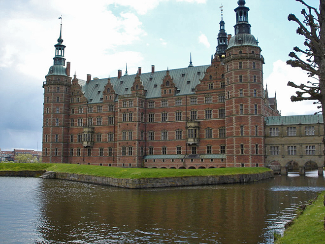 Замки на воді: Замок Фредеріксборг, Данія