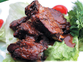 Горячая мясная закуска с зеленью