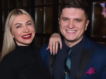 Дружина Анатолія Анатолича запостила їхнє архівне фото з весілля