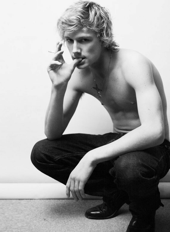 Алекс Петтифер