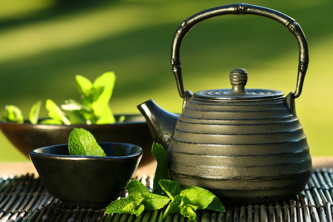 Чай, листья чая, чайник, вода