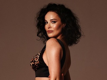 Астаф'єва привітала маму з днем ​​народження та показала рідкісне фото з нею