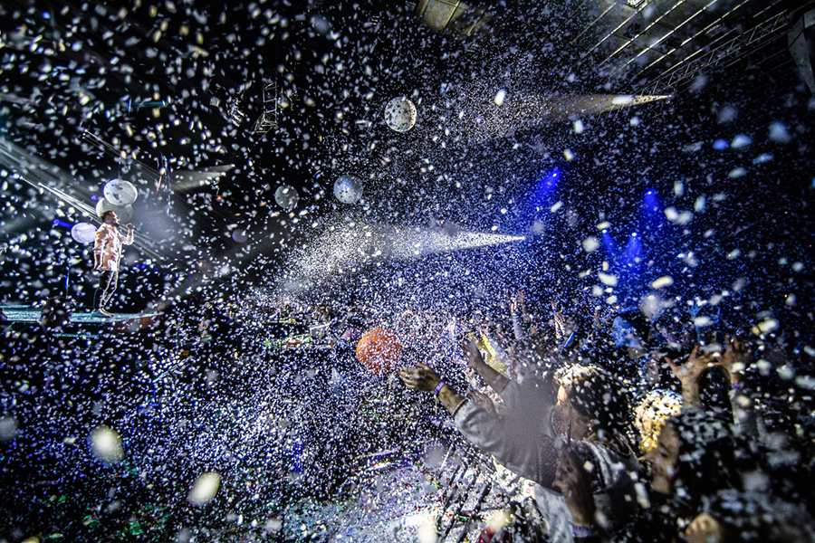 БЕZ ОБМЕЖЕНЬ