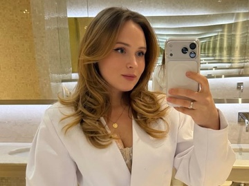 Шок. Хто це?»: Кошмал показала, який вигляд мала у 17 років