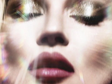 Кейт Мосс стала лицом дебютного аромата визажиста Шарлотт Тилбери
