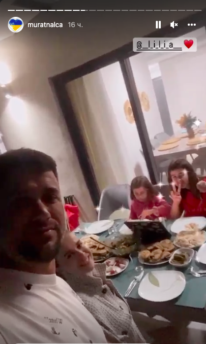 Мурат Налчаджиоглу с семьей