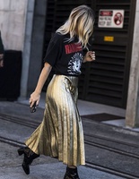 З чим носити блискучу спідницю