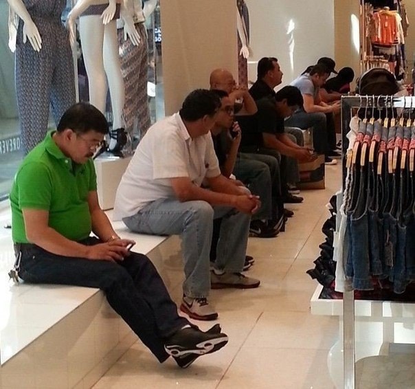 Мужчины обожают ходить по магазинам