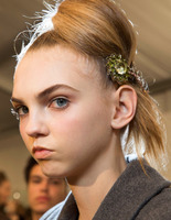 Б'юті-образ моделей з показу Prada Осінь 2015 Б'юті-образ моделей з показу Prada Осінь 2015