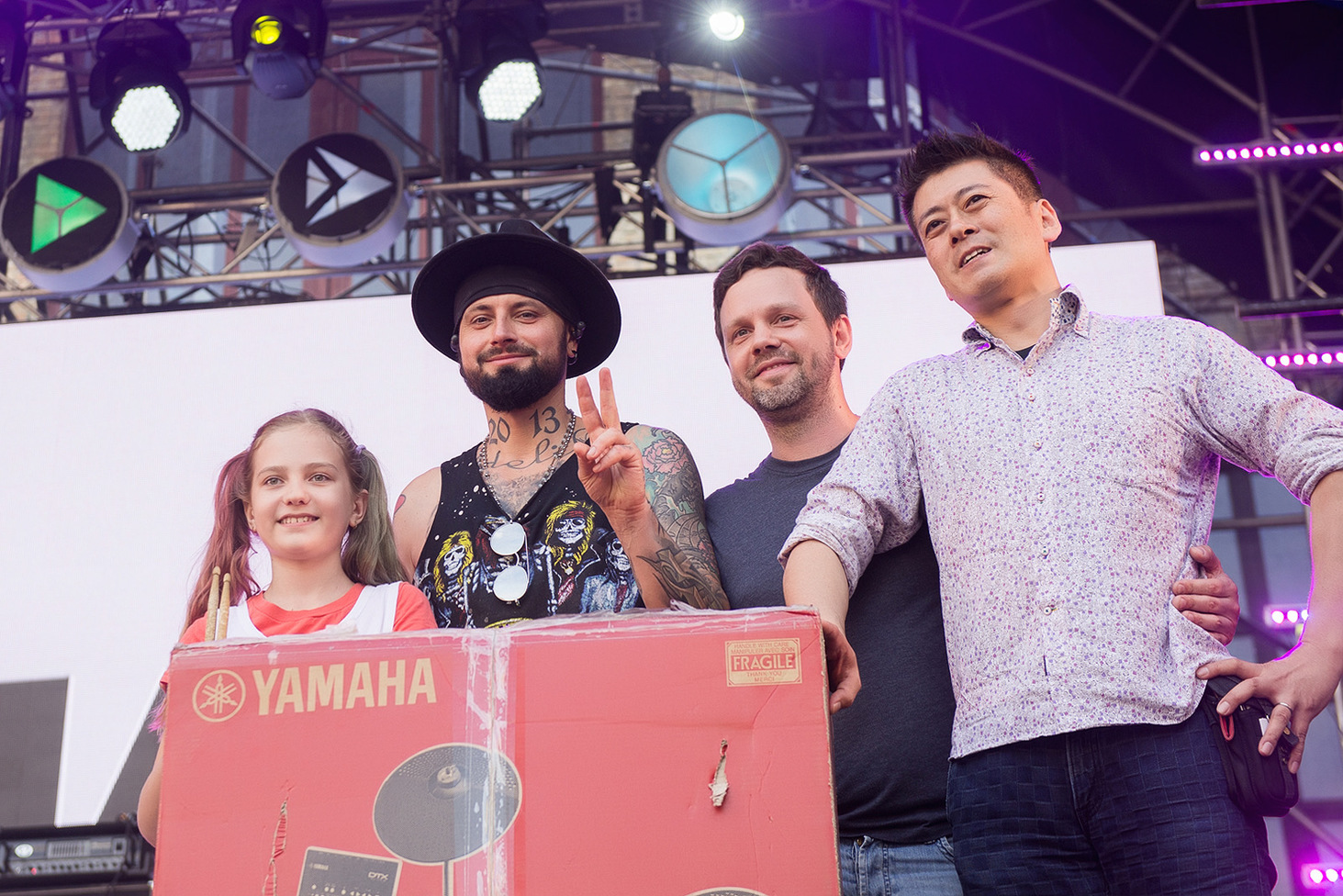 Уникальная выставка, мастер-классы, концерт в новом составе: как прошёл концерт Бумбокс в Киеве