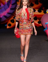 Круїзна колекція Moschino 2017