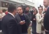 Неадекватный журналист лайфньюз загавкал