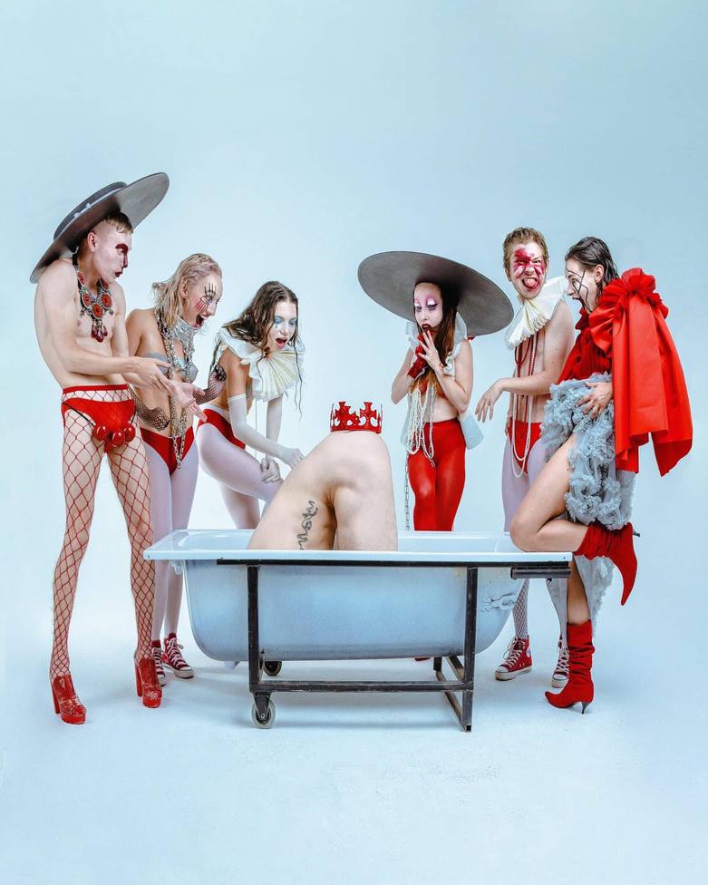 Театр "Мізантроп" презентував провокаційний фотопроект UBU THE KING