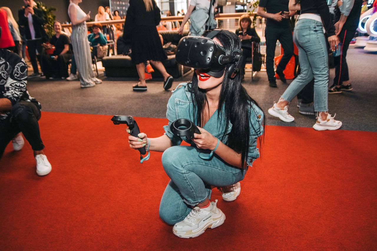 В Киеве прошла селебритиз-презентация игры RevolVR "Дикий запад"