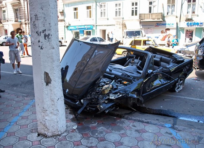 Авария кабриолета BMW в центре Одессы
