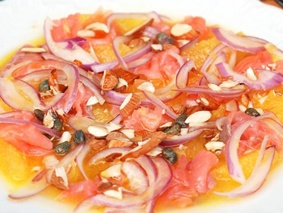 Салат с лососем и апельсинами