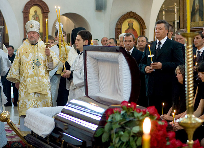 Янукович на похороні Джарти 