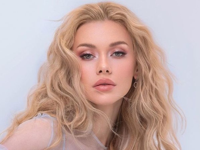 «Міс Україна-Всесвіт» Вікторія Апанасенко похвалилася розкішною фотосесією у лавандовому полі