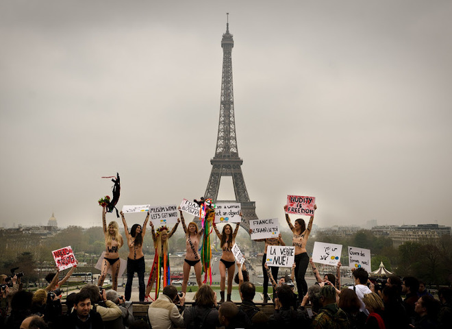 Femen в Парижі