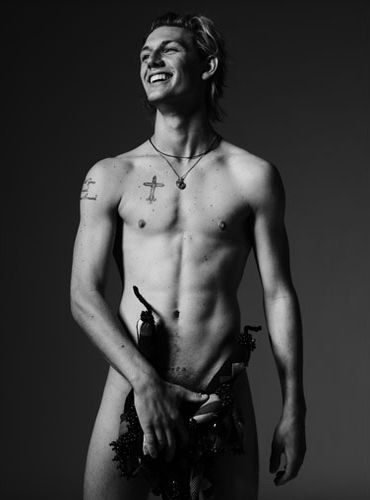 Алекс Петтифер