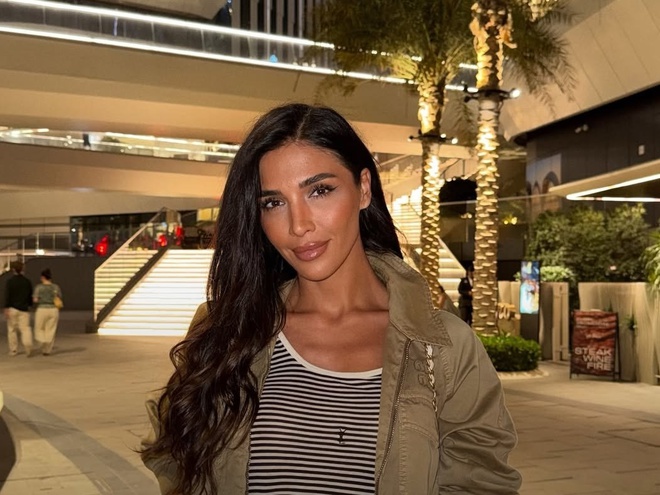 Дімопулос возз'єдналася з дочкою на відпочинку в Дубаї