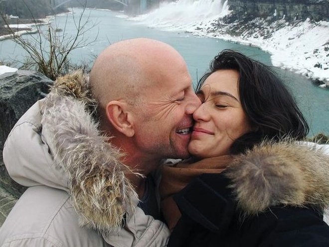 Тяжкохворий Брюс Вілліс святкує 69-річчя: як його привітала дружина Емма