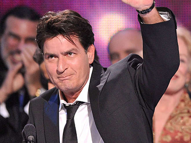 Чарли Шин предъявил иск на $ 100 млн