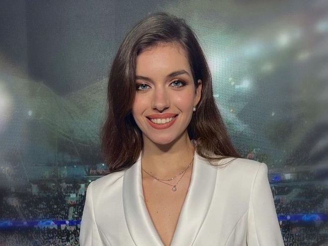 Дружина Комарова показала фото з декольте й Андрієм Шевченком із Польщі