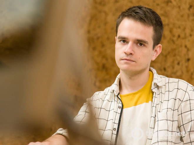 Brunettes Shoot Blondes