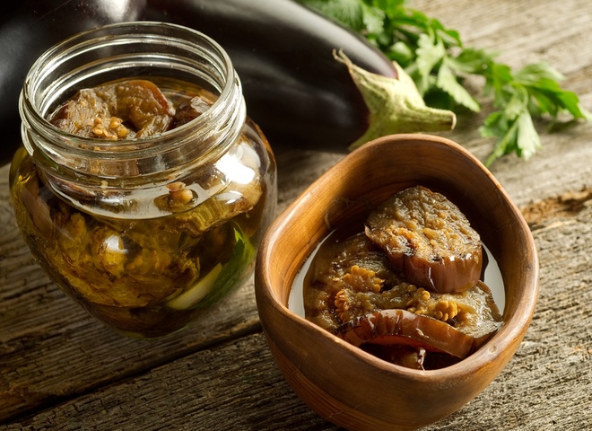 Салат огонек из баклажанов, перца и чеснока на зиму
