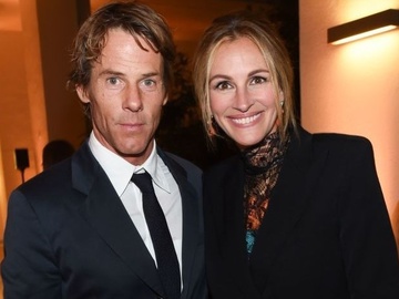 Джулія Робертс запостила рідкісне фото із чоловіком з нагоди його 57-річчя