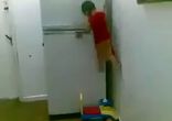 Человекпаук в детстве тренировался на холодильниках