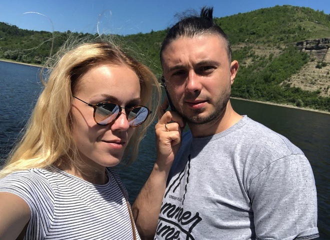 Тарас Тополя публічно вибачився перед дружиною за кризи у шлюбі