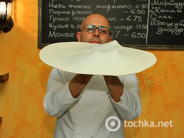 Шоу по приготовлению акробатической пиццы в ресторане La Forchetta, часть 1