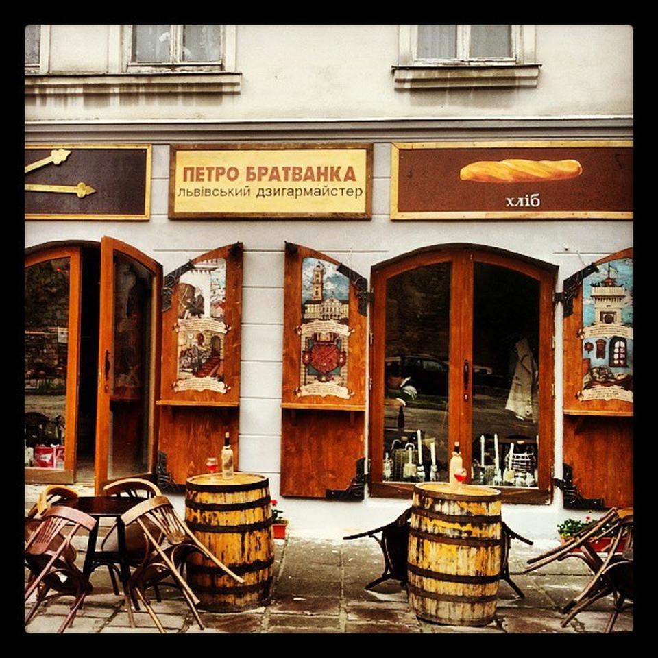 Рестораны Львова: Пструг, хліб та вино