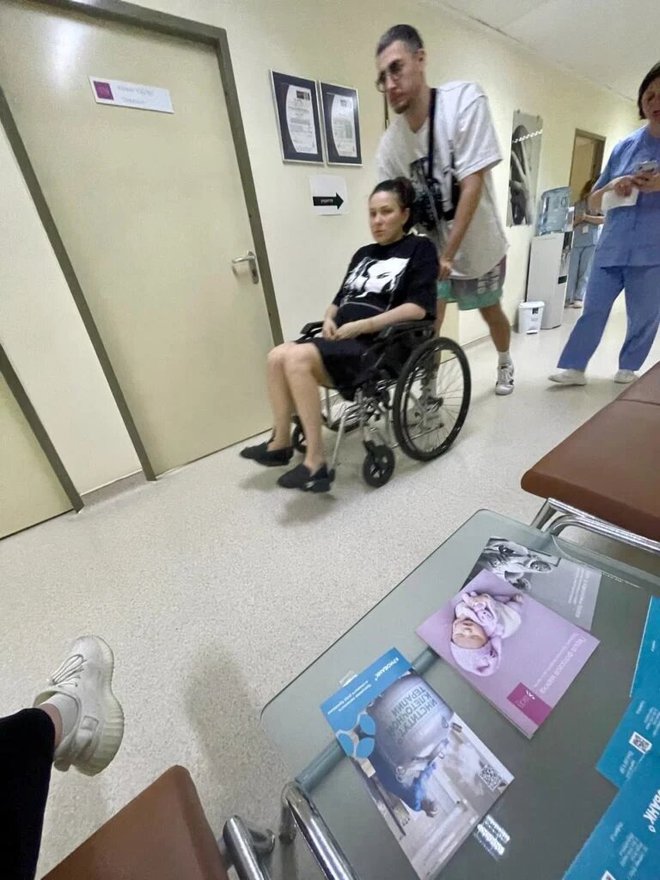 Беременная MARUV на инвалидной коляске в частной поликлинике