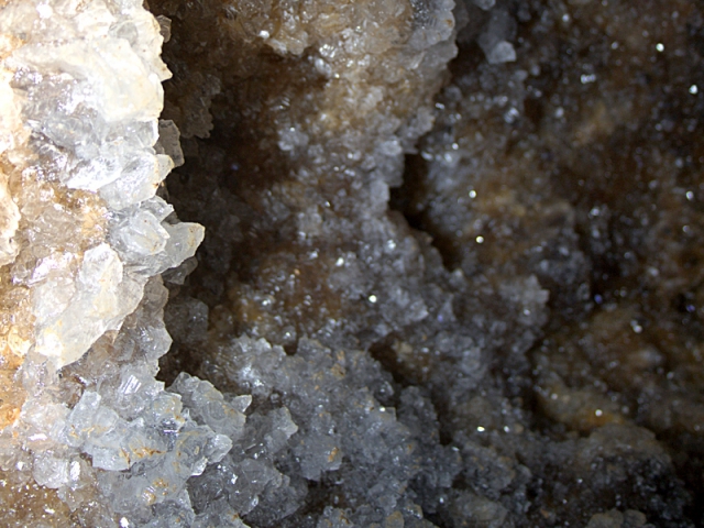 Где спрятаться от жары: экскурсии пещерой Млынки
