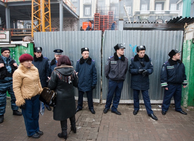 Строительство возле метро "Театральная"