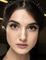 Бьюти-образ моделей с показа Dolce & Gabbana Осень 2015