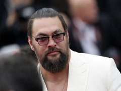 Джейсон Момоа вперше за 6 років поголив бороду — відео