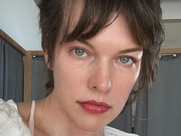 Йовович показала чоловіка й дочок, що підросли: старшу публіка бачить у новій Оселі зла