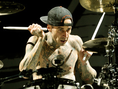 Трэвис Баркер