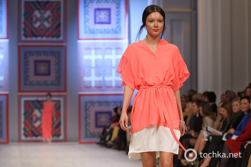 Показ POUSTOVIT 