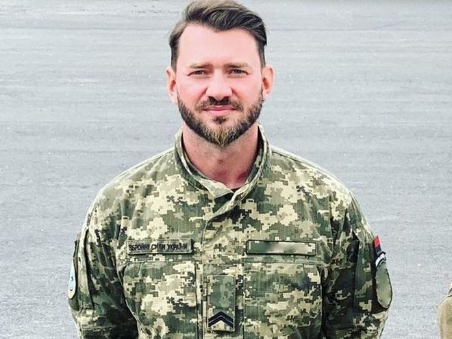 Хореограф-військовий Дікусар на новому фото «одягнув костюм» для Трампа