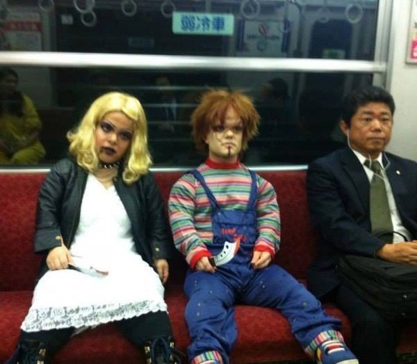 Странные люди в обычном метро