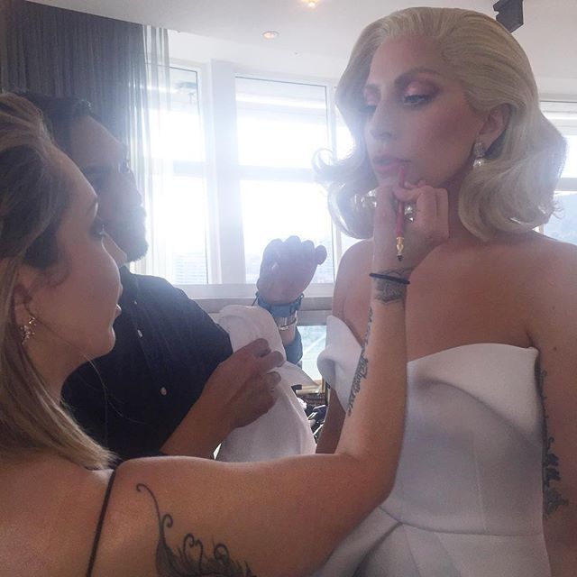 ретро-макияж и прическа Леди Гага 